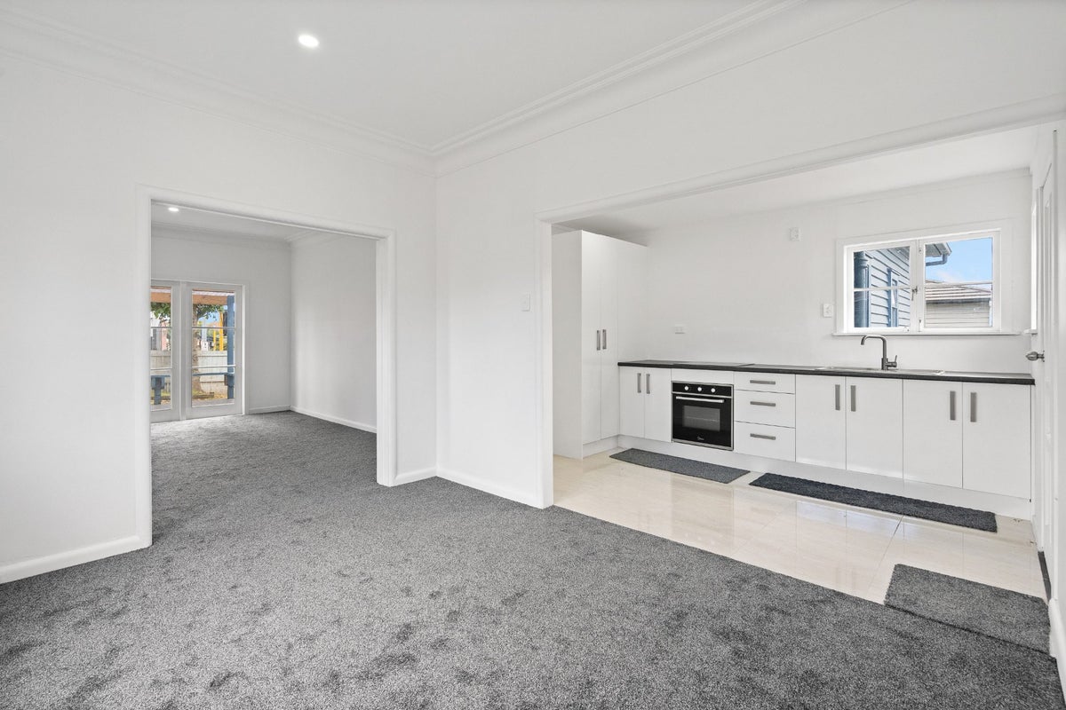 2/294 Puhinui Road, Papatoetoe, Auckland - Carousel 1