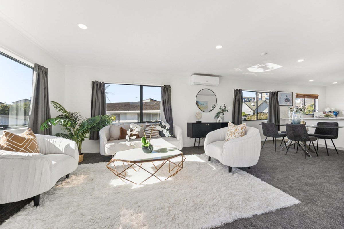 20A Glynnbrooke Street, Te Atatu South, Waitakere City, Auckland - Carousel 1