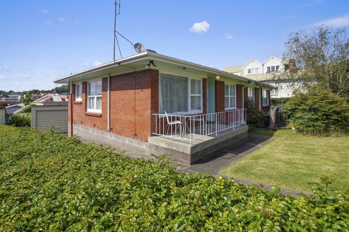 1/3 Counsel Terrace, Mount Albert, Auckland - Carousel 2