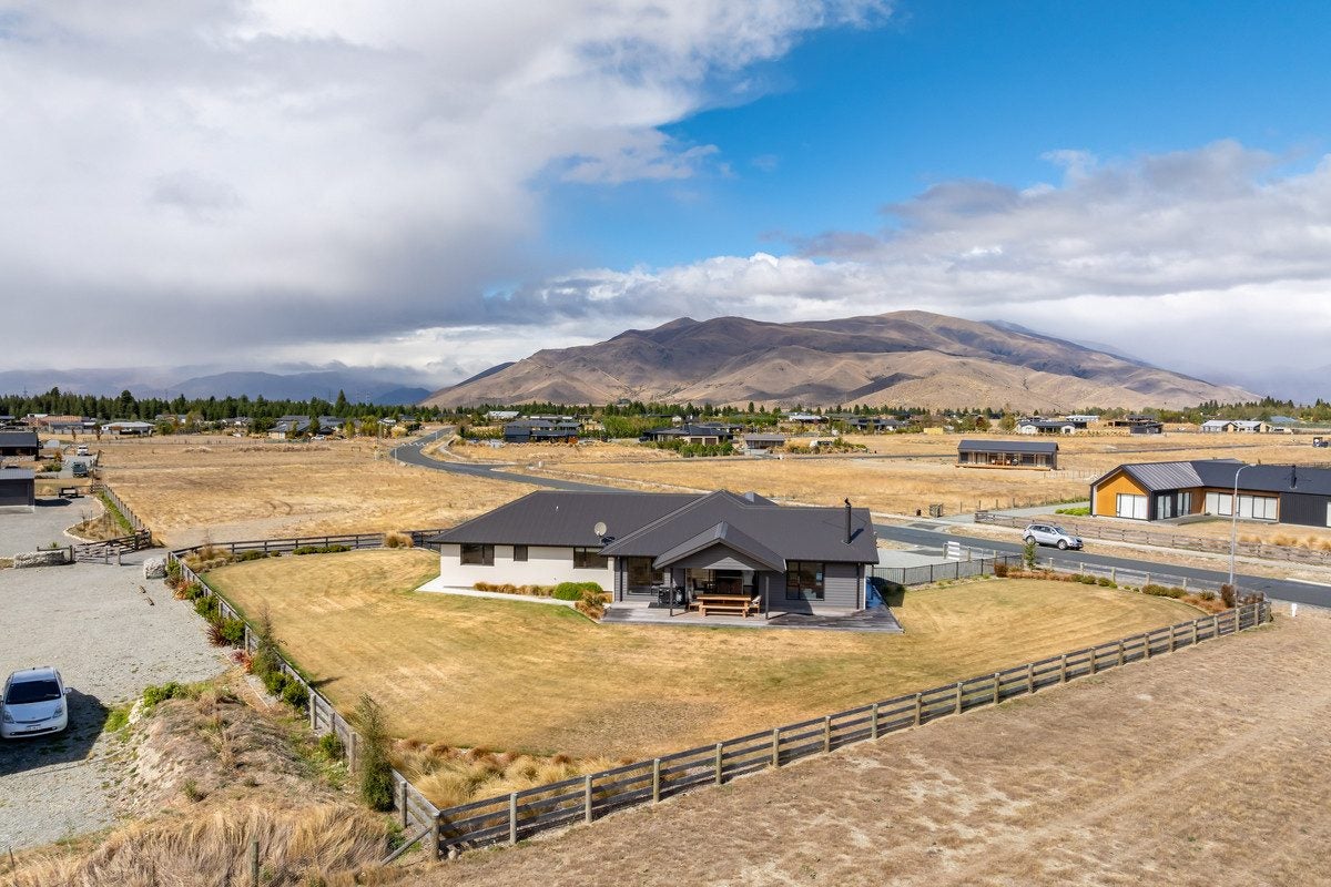 11 Temple Mews, Renwick - Carousel 45