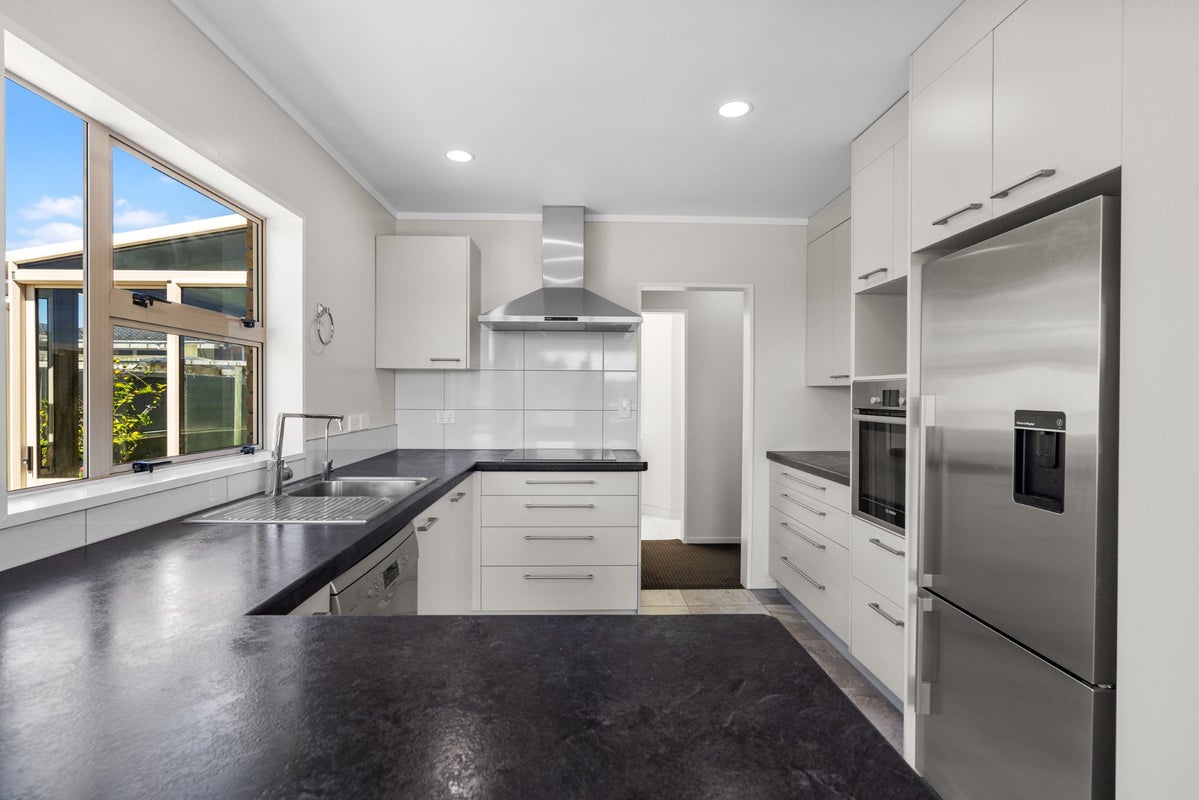 20B Laing Place, Otumoetai, Tauranga - Carousel 1