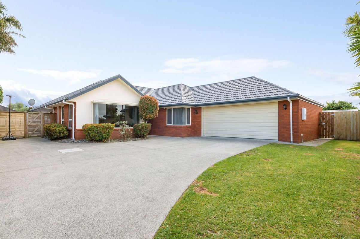 63 Waiwherowhero Drive, St Andrews, Hamilton - Carousel 1