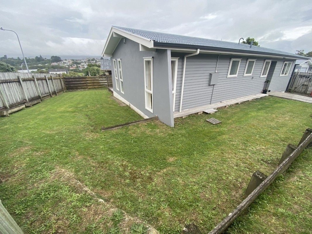 1 Garboard Lane, Whitby, Porirua - Carousel 11