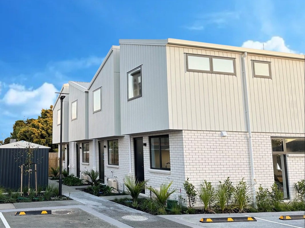 2/46 Normandy Place, Henderson, Auckland - Carousel 1