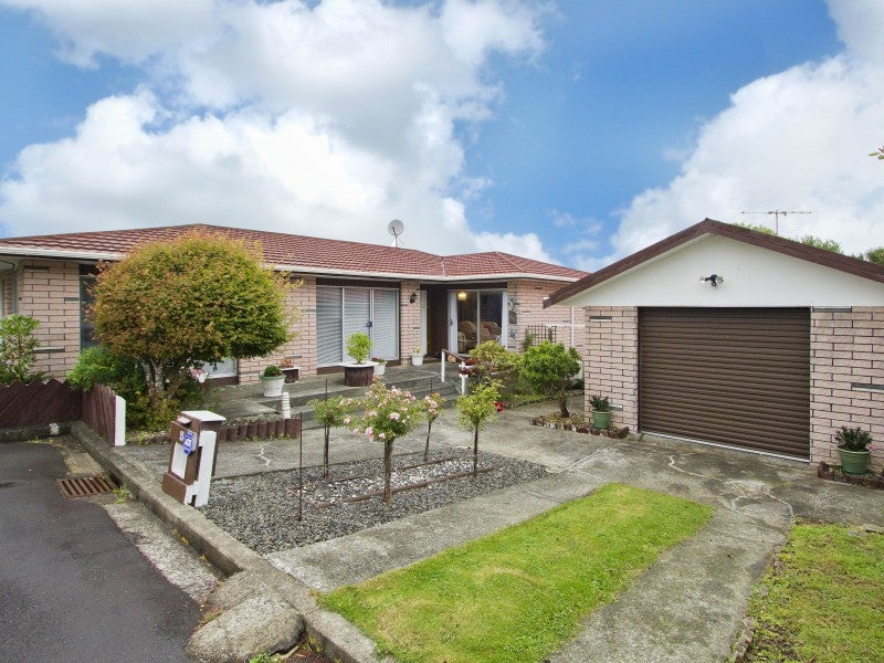 15 Laurel Grove, Maungaraki, Lower Hutt - Carousel 2