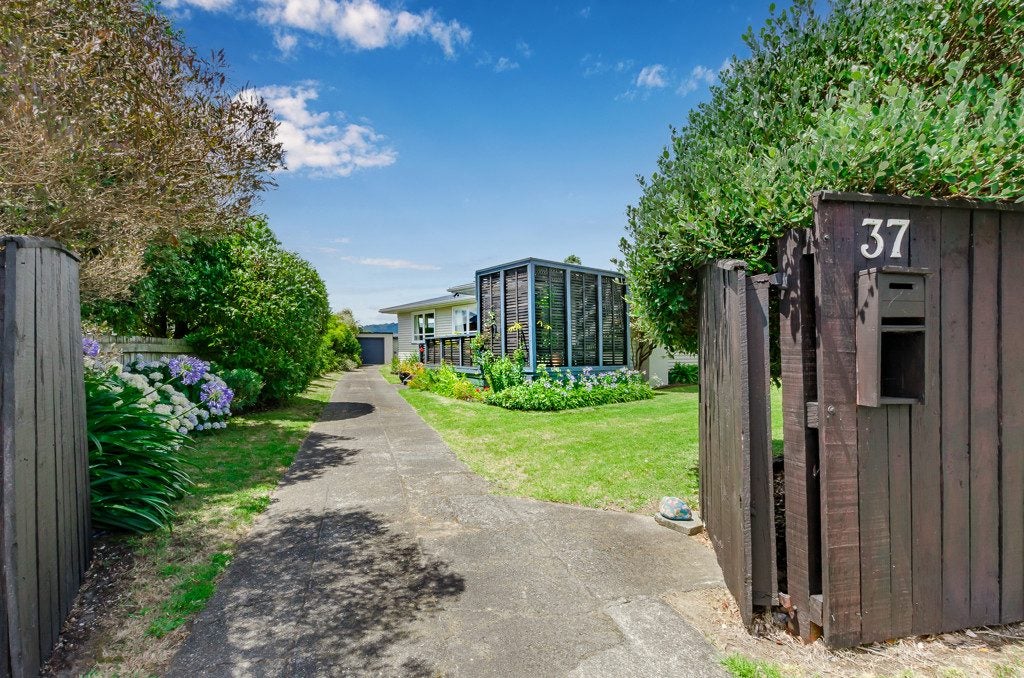 37 Mazengarb Road, Paraparaumu Beach, Paraparaumu - Carousel 2