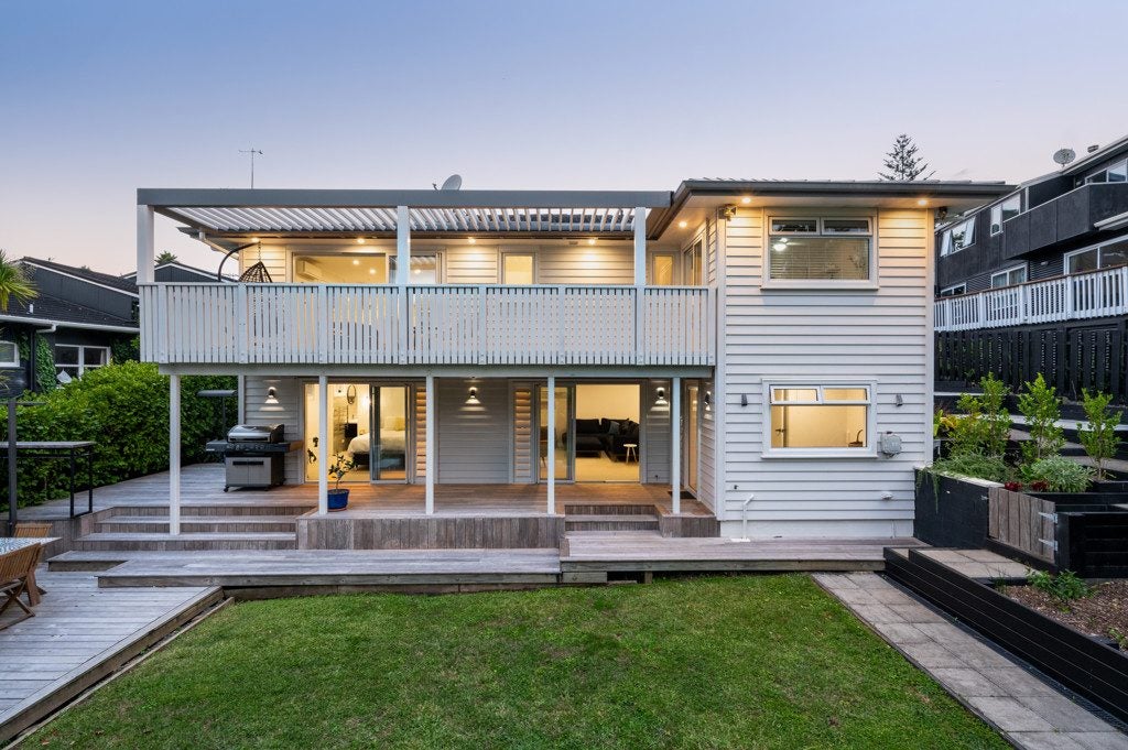 2/75 Newhaven Terrace, Mairangi Bay, Auckland - Carousel 2