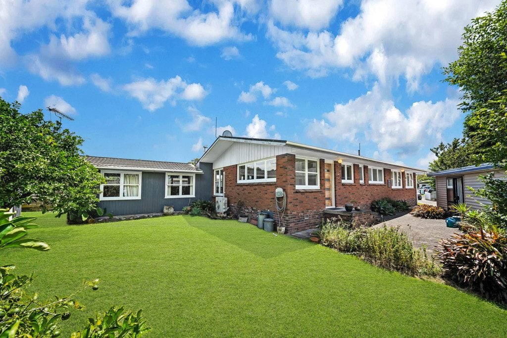 7 James Place, Opaheke, Papakura - Carousel 1