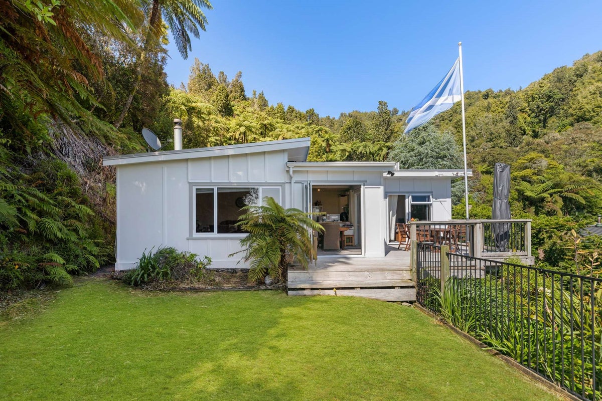 229 State Highway 30, Coastlands, Whakatane - Carousel 20