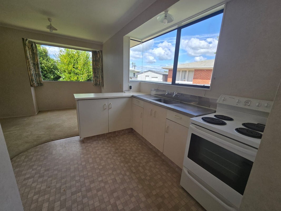 10A Richan Street, Glenview, Hamilton - Carousel 2