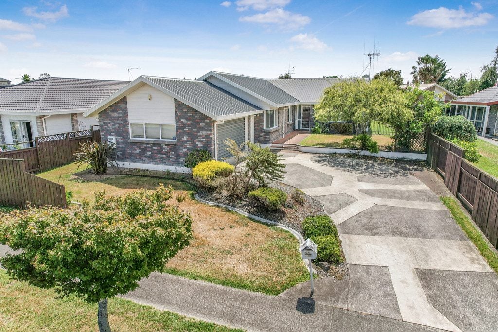 35 Moreland Avenue, Pukete, Hamilton - Carousel 2