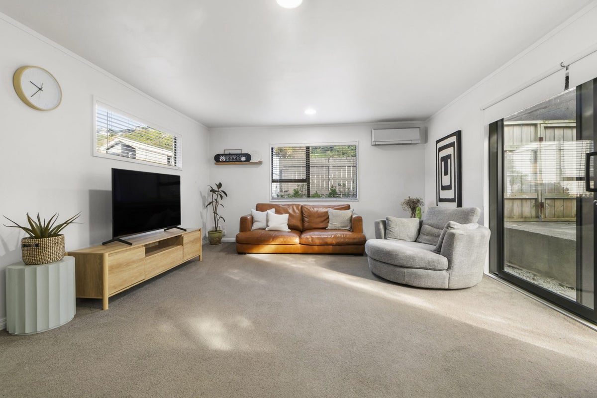1/163 Queens Drive, Lyall Bay, Wellington - Carousel 2