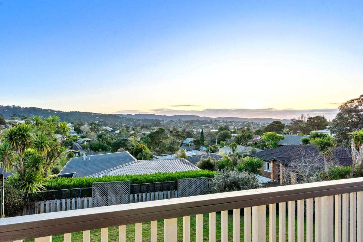 239 Titirangi Road, Titirangi, Auckland - Carousel 2