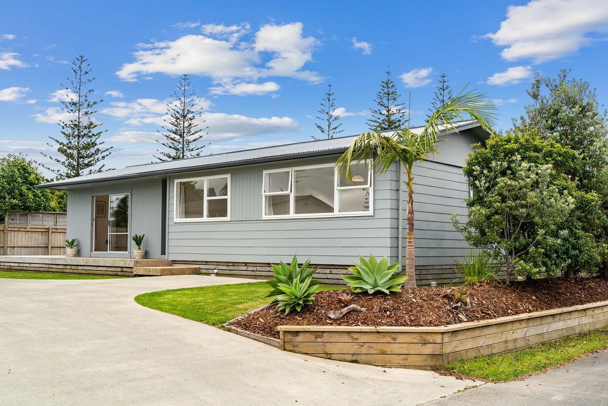 1 Bodan Lane, Mangawhai Heads, Mangawhai - Carousel 2