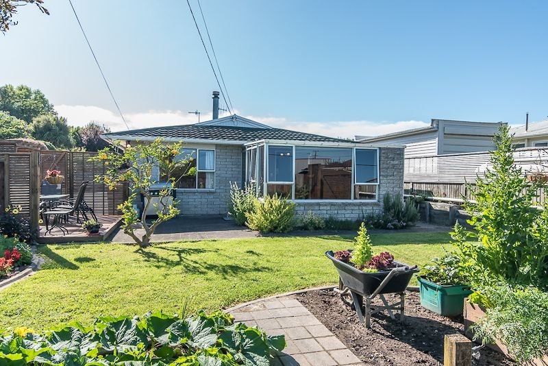 4 Kiwi Road, Raumati Beach, Paraparaumu - Carousel 1