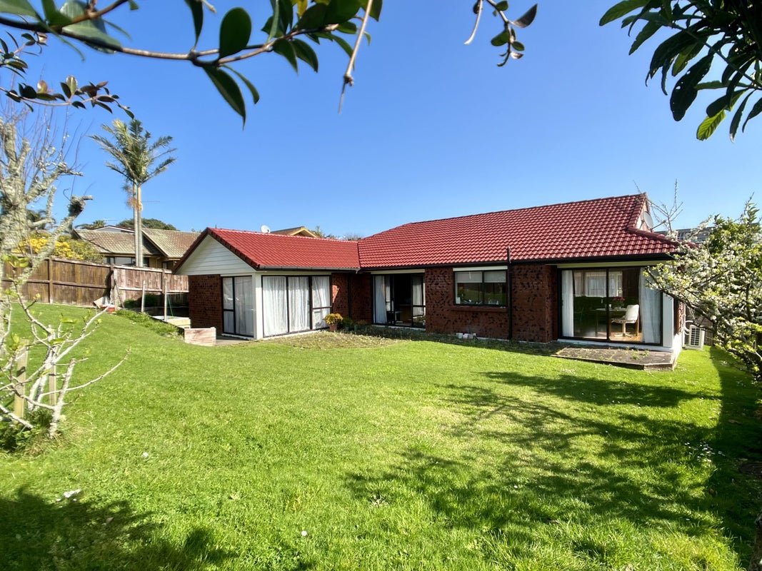 33 Oliver Road, Eastern Beach, Auckland - Carousel 2