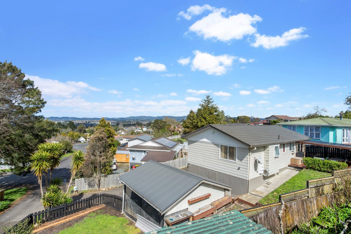 20 Sarajevo Place, Massey, Auckland - Carousel 2