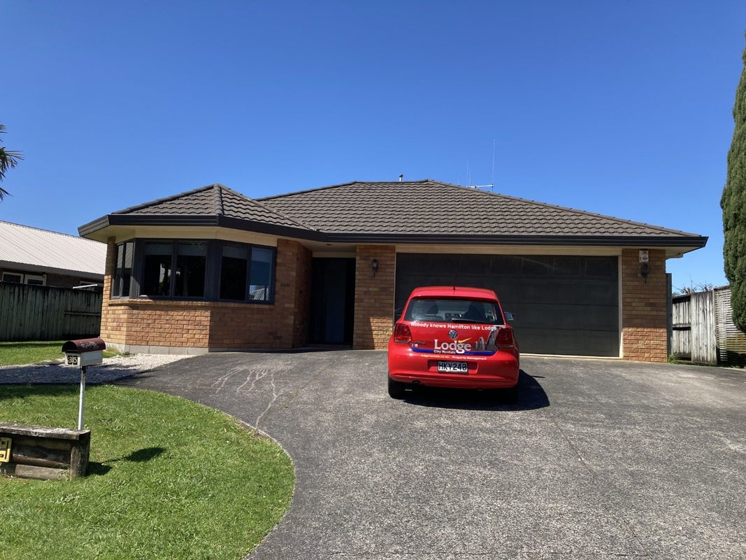 35 Waiwherowhero Drive, St Andrews, Hamilton - Carousel 1
