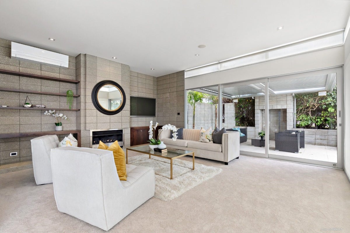 25 Braemar Road, Castor Bay, Auckland - Carousel 1
