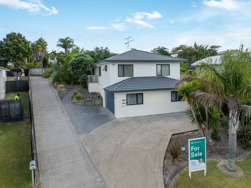 19 Donald Street, Stanmore Bay, Whangaparaoa - Carousel 1