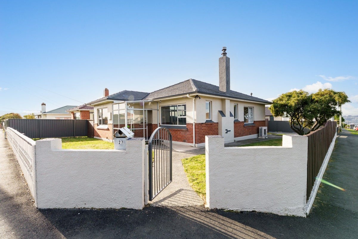 27 Isadore Road, Saint Clair, Dunedin - Carousel 1