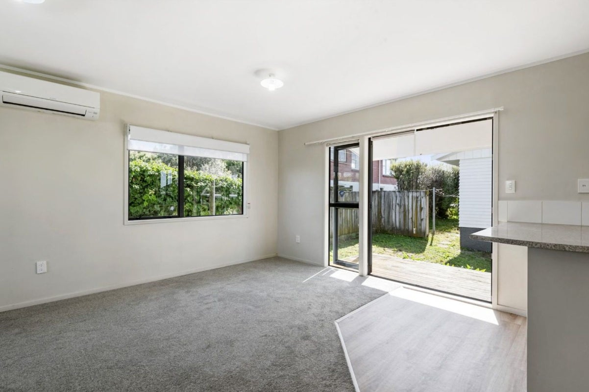 199 Chivalry Road, Glenfield, Auckland - Carousel 2