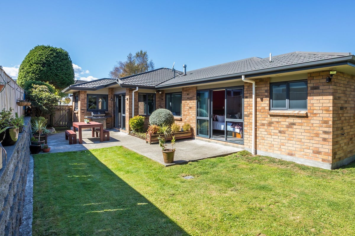 5 Colin Guppy Crescent, Riverstone Terraces, Upper Hutt - Carousel 20