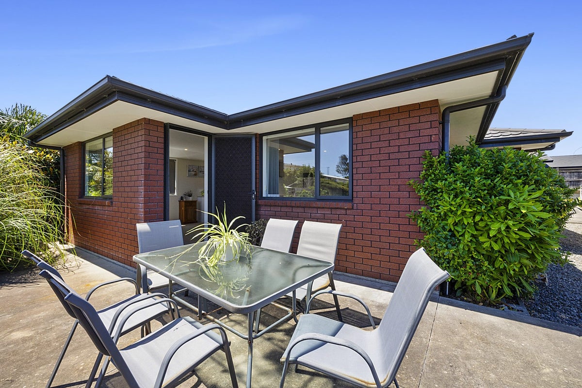 48 Magnolia Drive, Westown, New Plymouth - Carousel 1