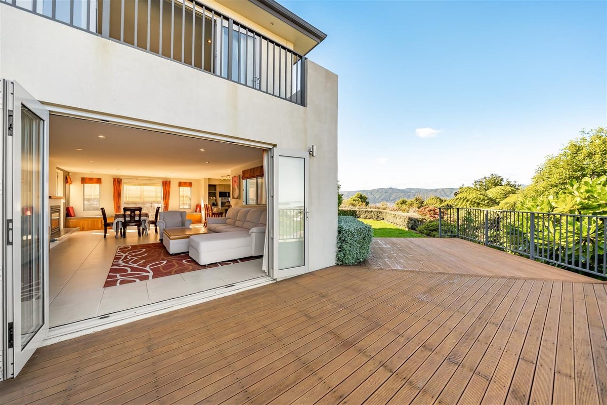 27 Meadowbank Drive, Belmont, Lower Hutt - Carousel 2