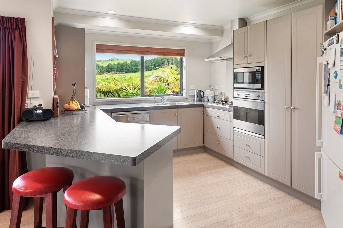 4 Florey Heights, Springfield, Rotorua - Carousel 2