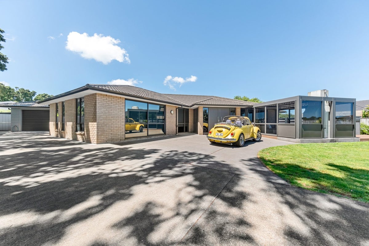 25B Dolphin Parade, Bell Block, New Plymouth - Carousel 1