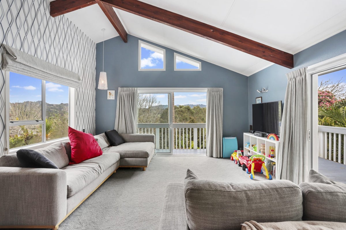 16 Autumn Avenue, Glen Eden, Auckland - Carousel 2