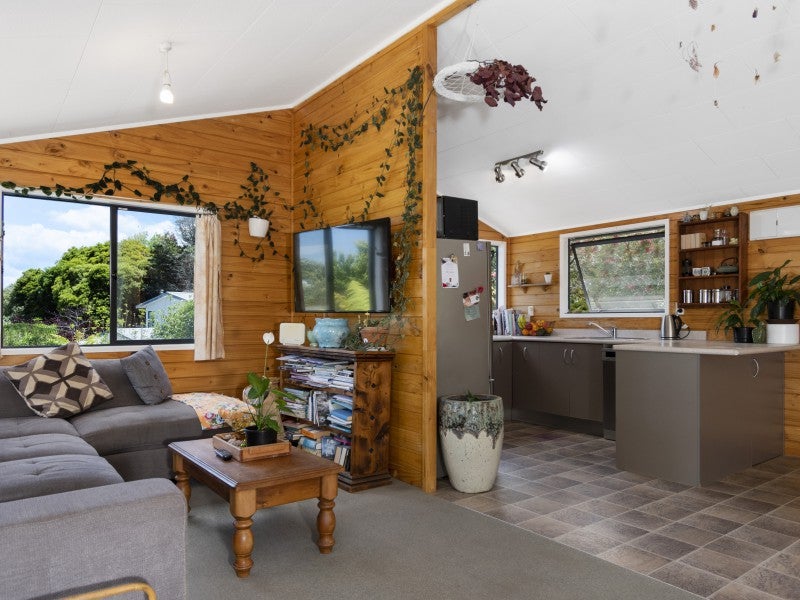 4 Koutunui Road, Athenree, Katikati - Carousel 2