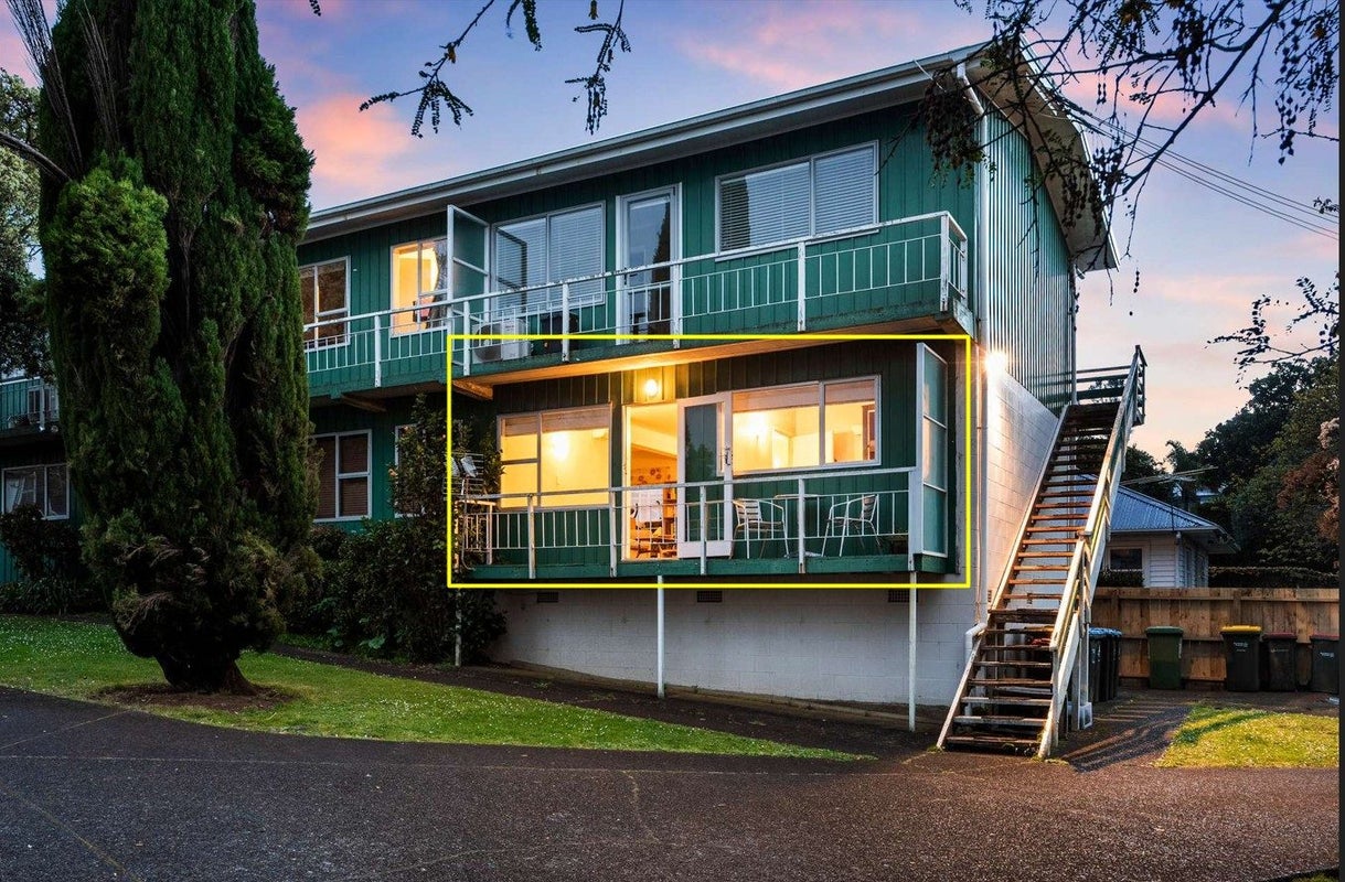9/23 Fairview Road, Mount Eden, Auckland - Carousel 1