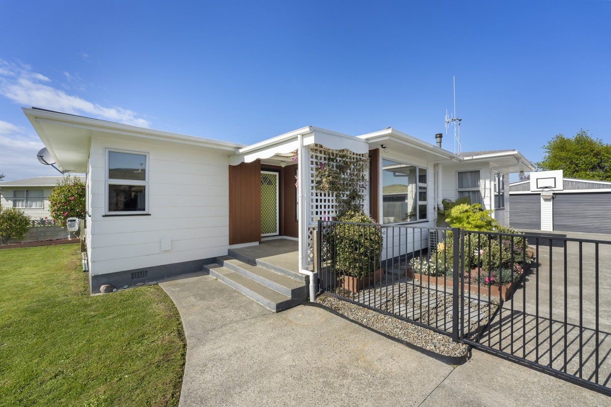 26 Dunk Place, Milson, Palmerston North - Carousel 2