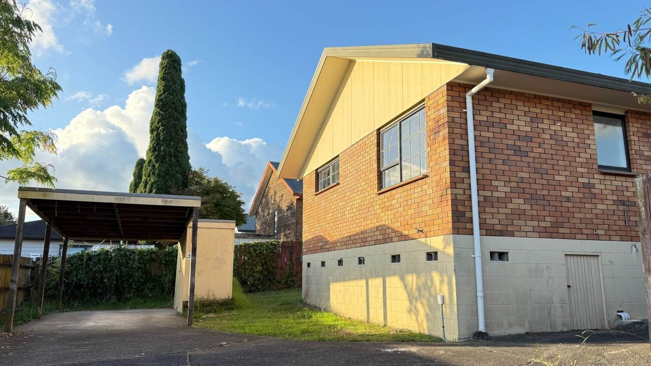 2/18 De Quincey Terrace, Highland Park, Auckland - Carousel 2
