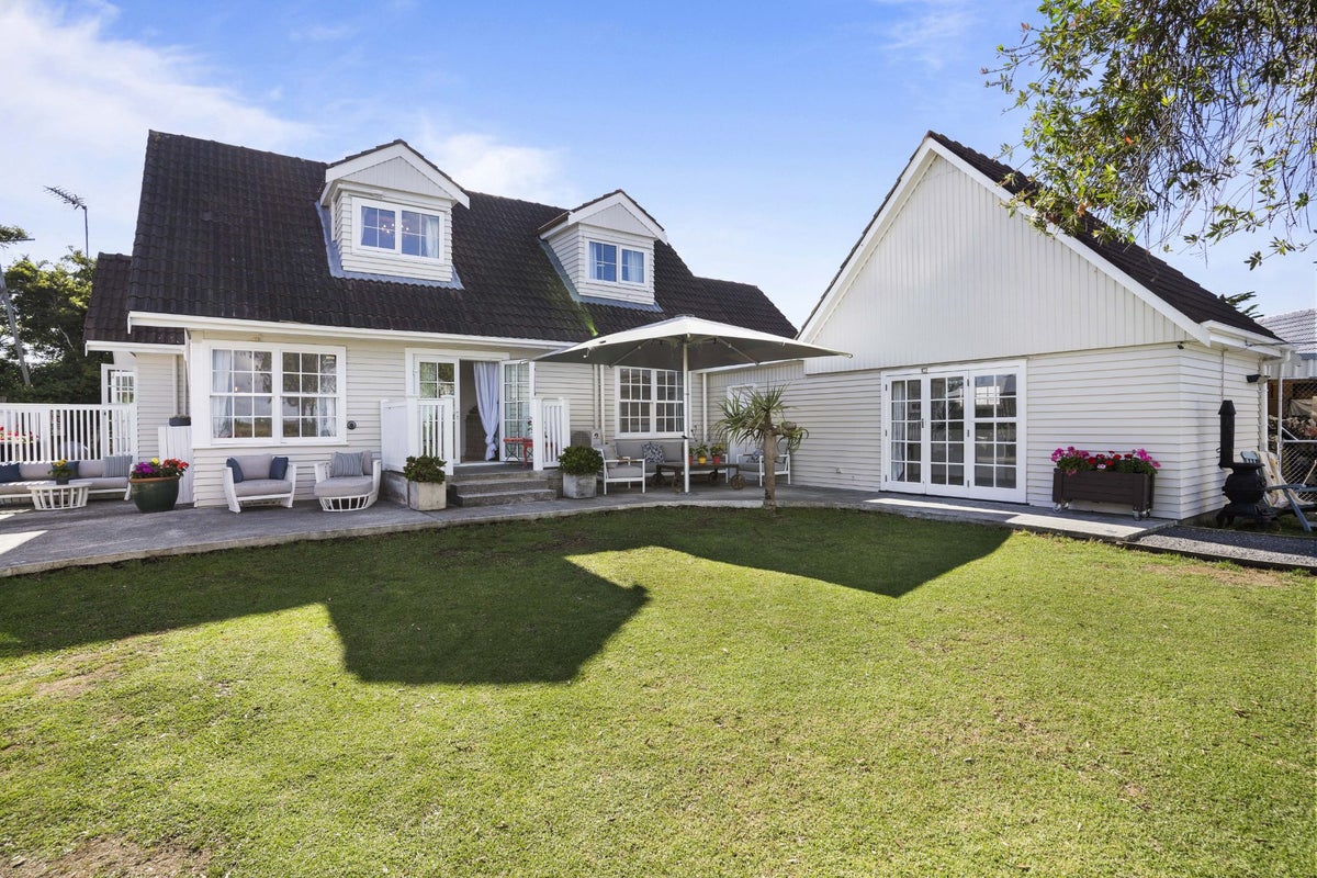 95 Edgewater Drive, Pakuranga, Auckland - Carousel 1