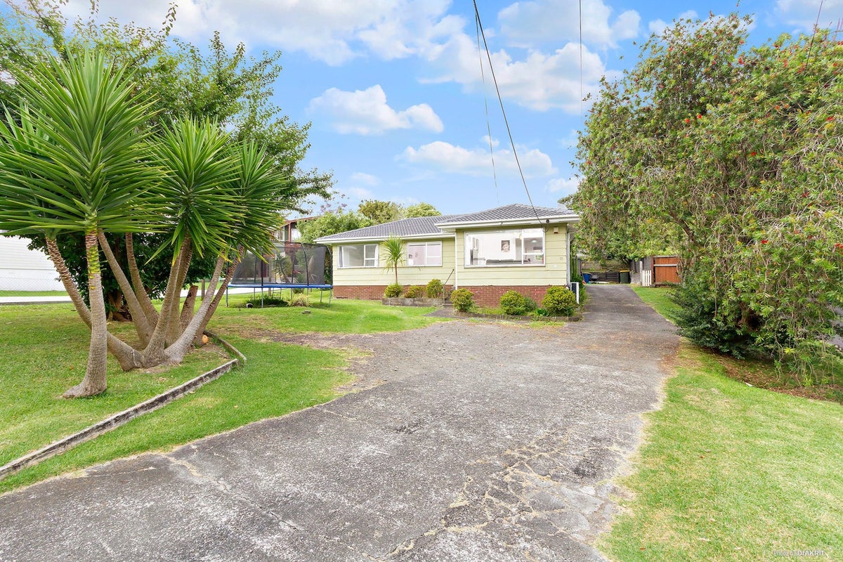 38 Sylvan Crescent, Te Atatu South, Auckland - Carousel 2