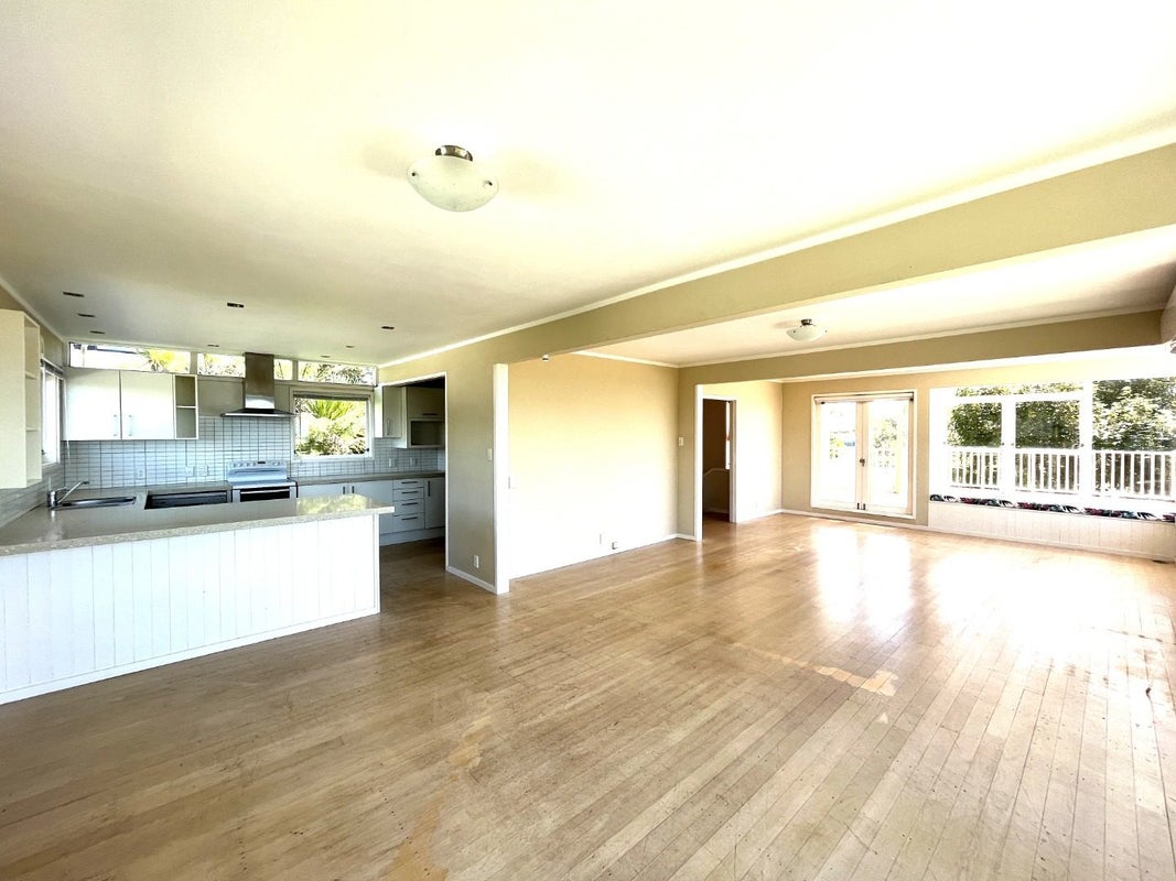15 Park Rise, Campbells Bay, Auckland - Carousel 2