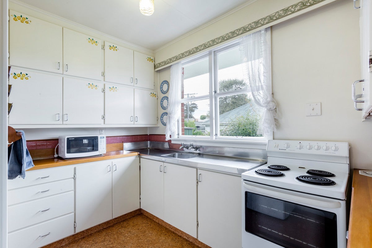 46 Cranston Street, Andersons Bay, Dunedin - Carousel 2