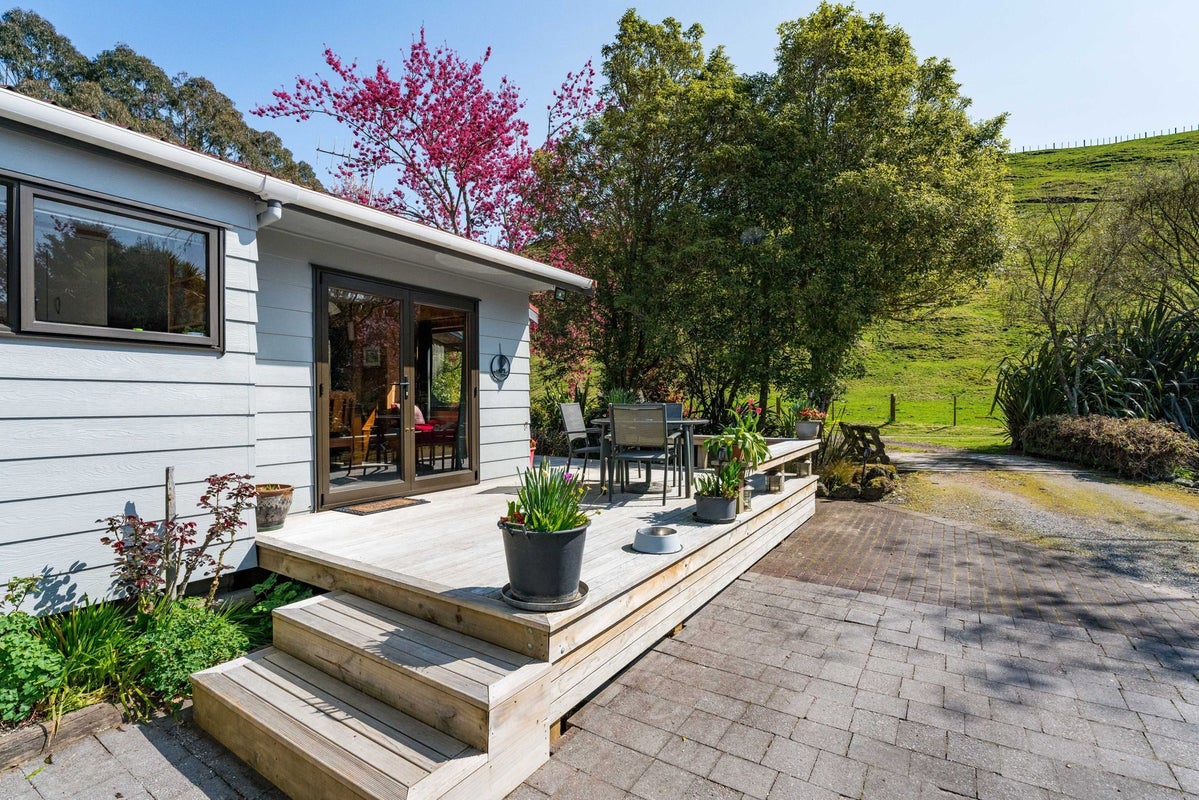 202 Whangamata Road, Kinloch, Taupo - Carousel 2