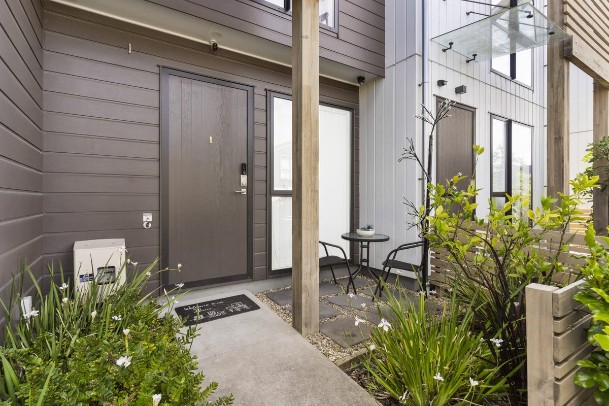 32 Pukewhero Rise, Westgate, Auckland - Carousel 2