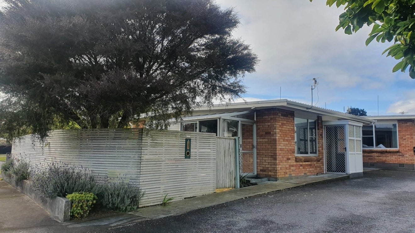 1/10 Shortland Street, Lower Vogeltown, New Plymouth - Carousel 1