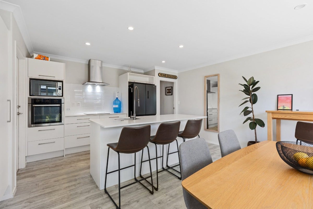 12 BILL MILLER DRIVE, Tauranga - Carousel 1