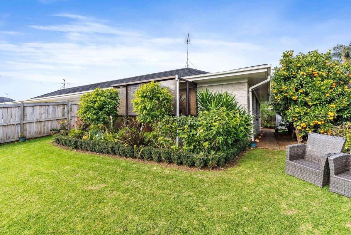 2/77 Stanniland Street, Sunnyhills, Auckland - Carousel 1
