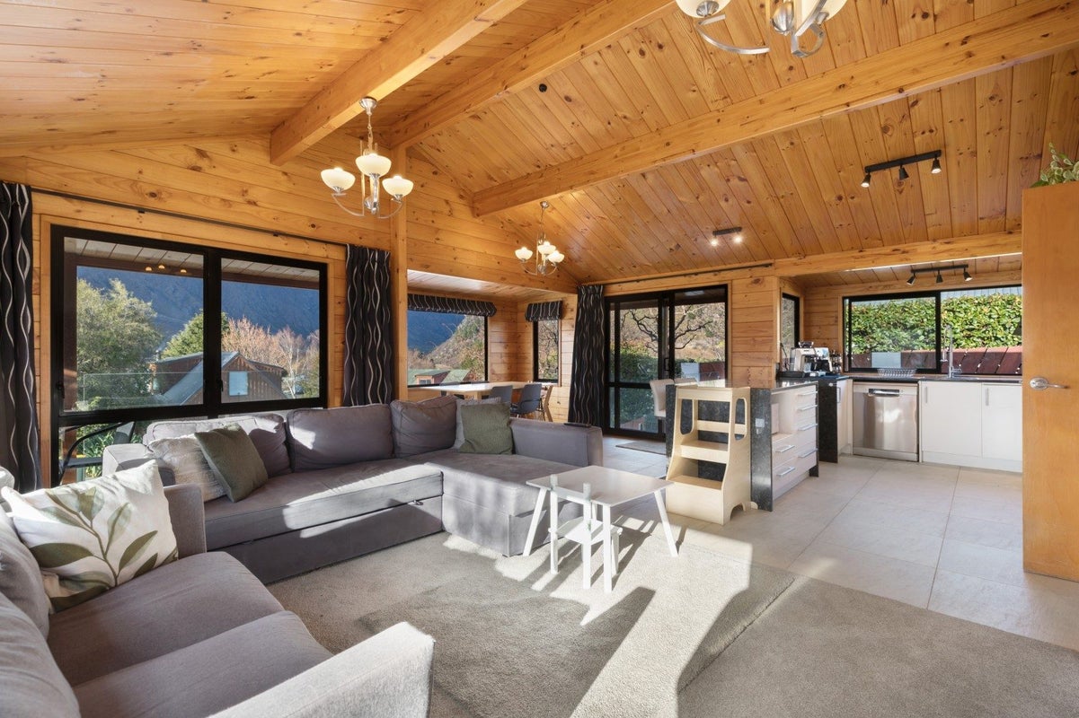 10 Remarkables Crescent, Frankton, Queenstown - Carousel 2