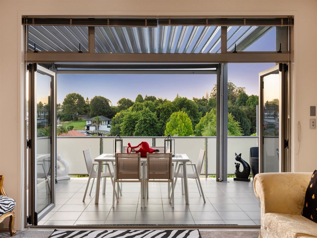 15 Hadleigh Place, Bethlehem, Tauranga - Carousel 1