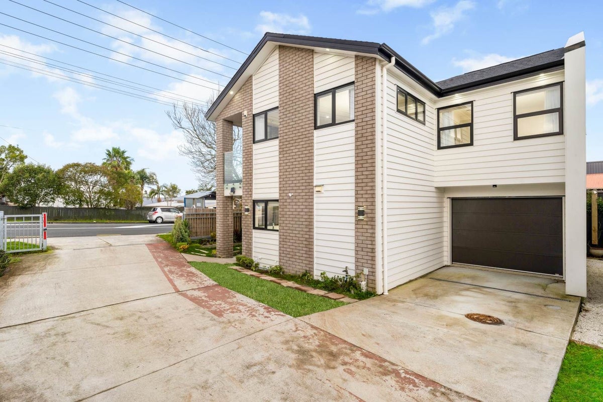 14A Rimu Street, New Lynn, Auckland - Carousel 1