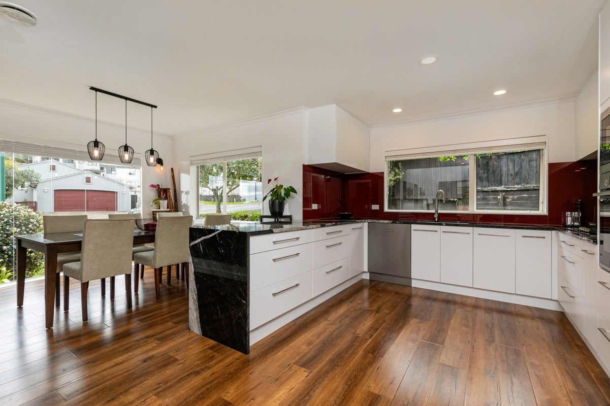 39 Kate Sheppard Avenue, Torbay, Auckland - Carousel 1