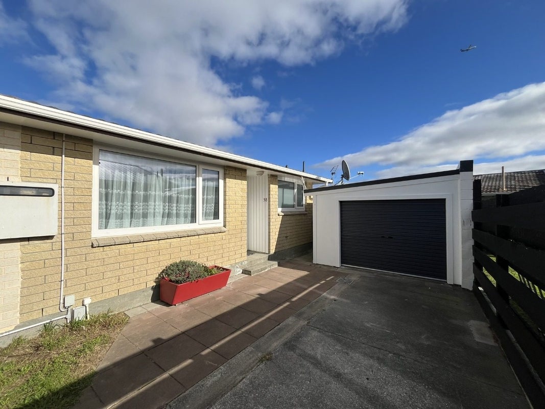 38 Duchess Place, Maupuia, Wellington - Carousel 1
